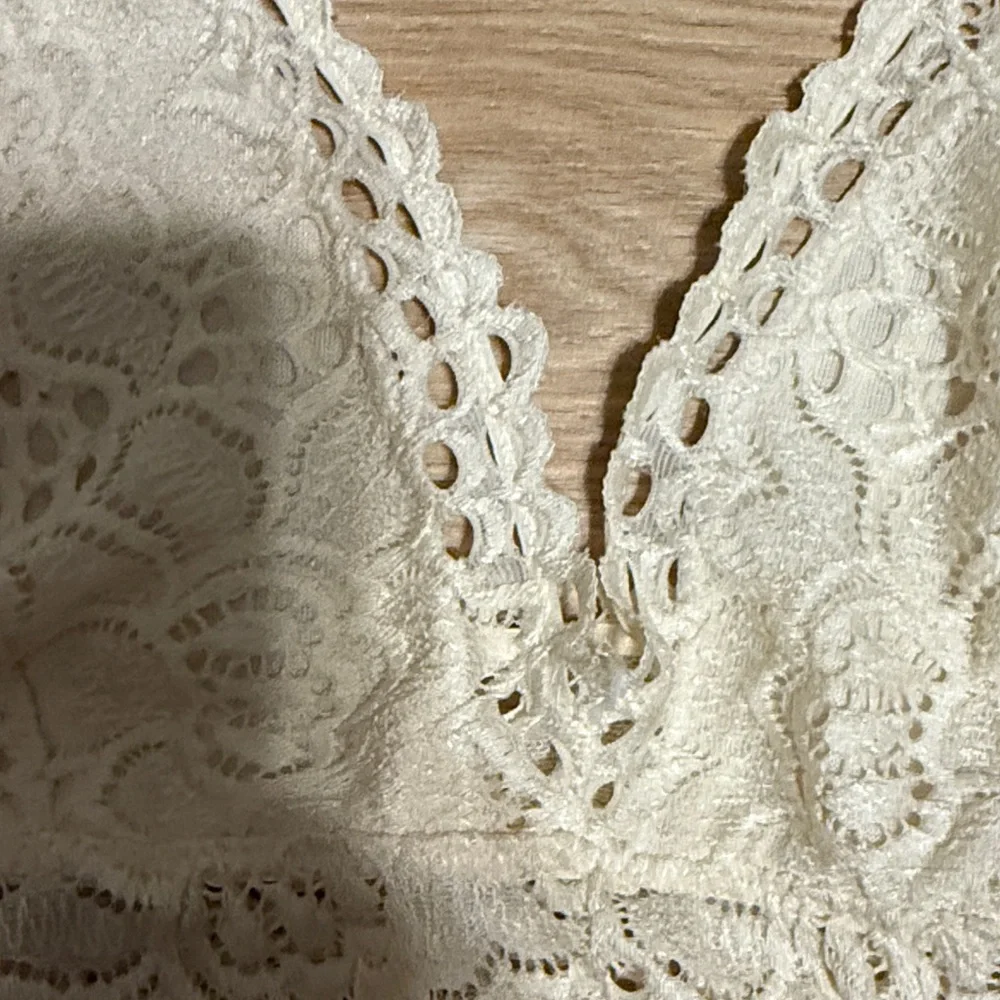 Elegant Lace Halter Bralette - Cream - Picture 4 of 6